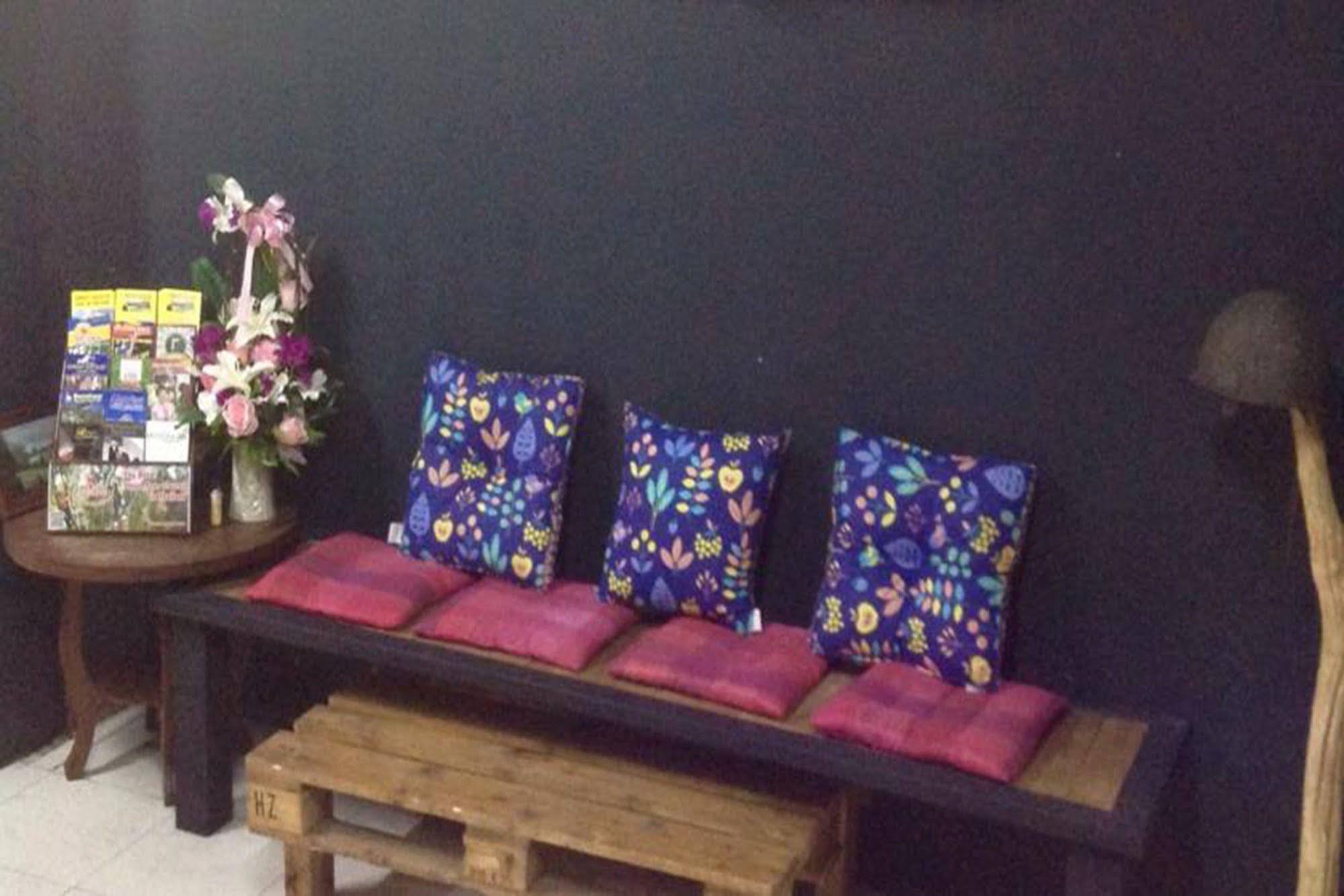 Cham Cha Hostel Chiang Mai Luaran gambar